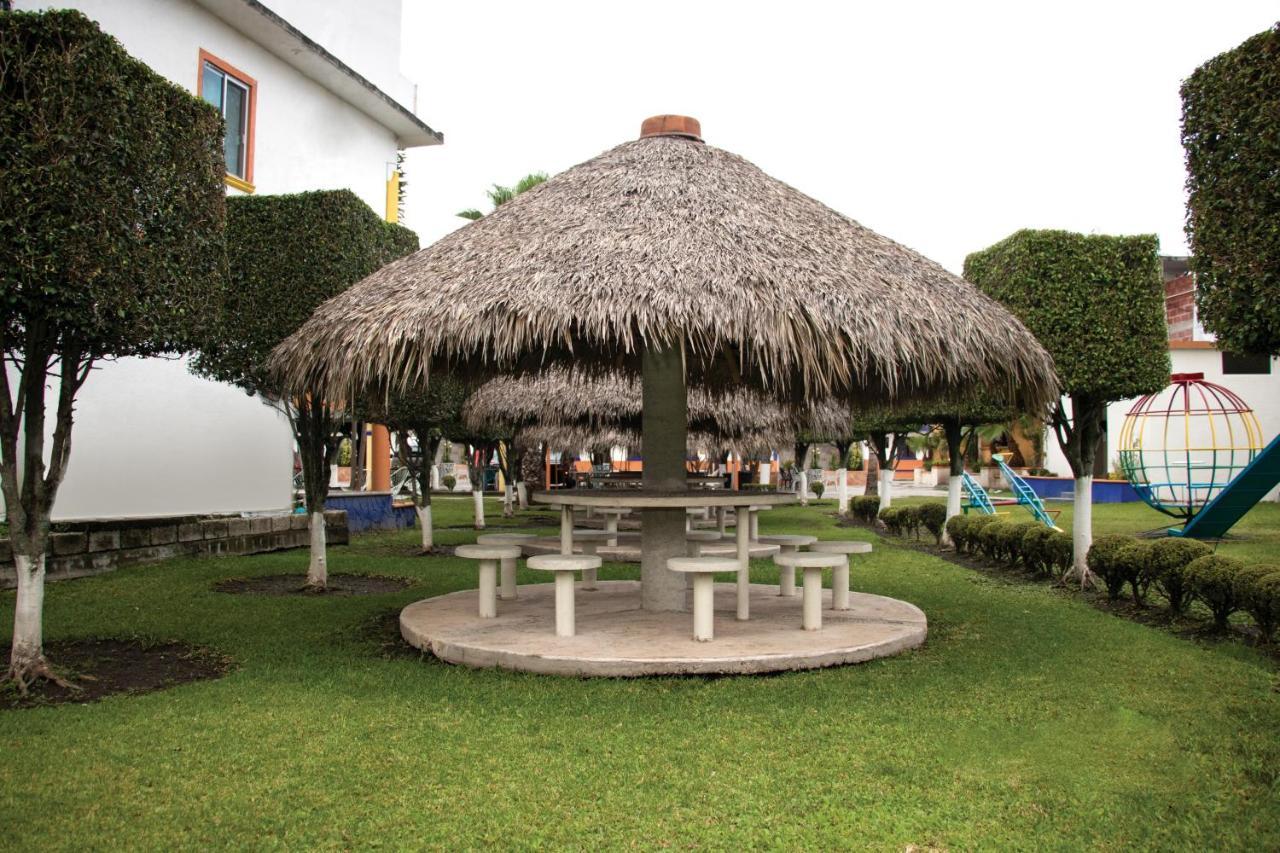 Hotel San Carlos ヤウテペック エクステリア 写真