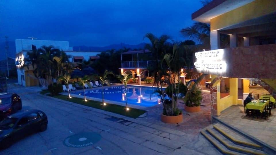 Hotel San Carlos ヤウテペック エクステリア 写真